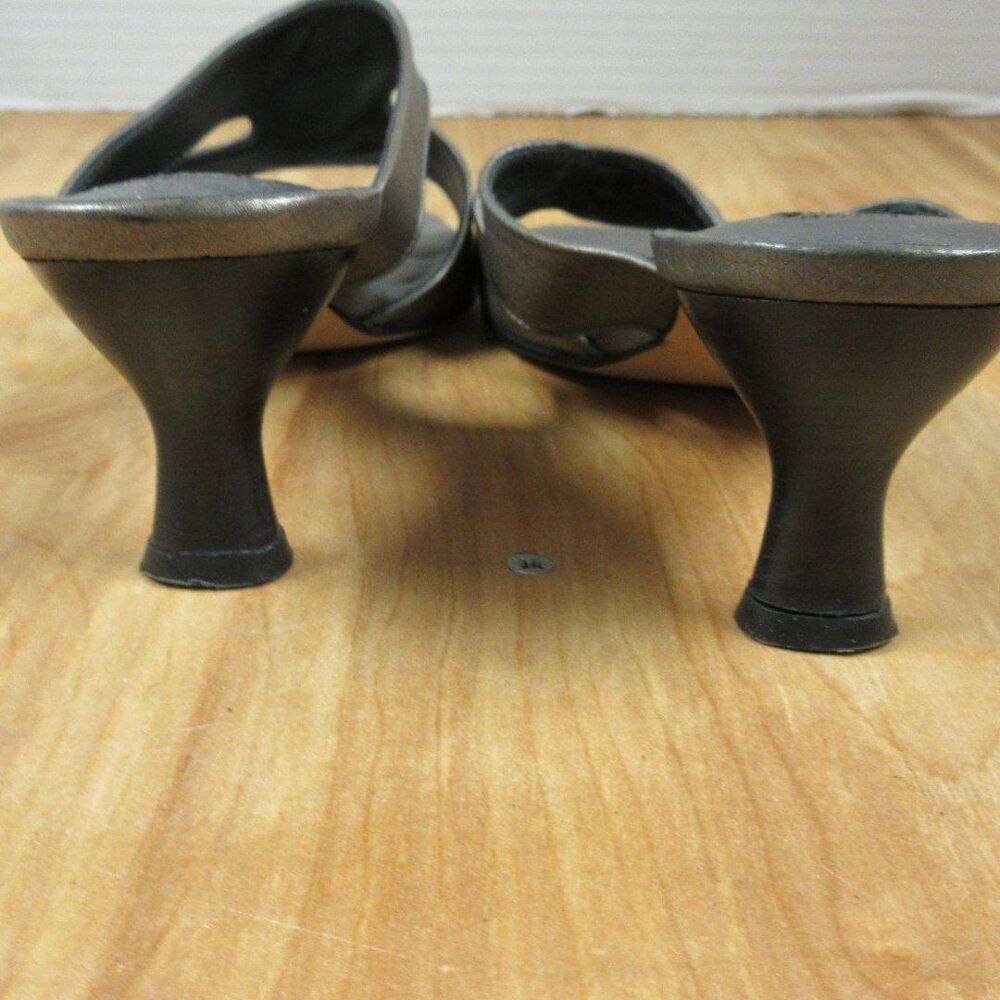 BRIGHTON Tresor Grey Metallic Leather Slides Womens Size 7.5 Kitten Heel Sandals - Picture 9 of 12